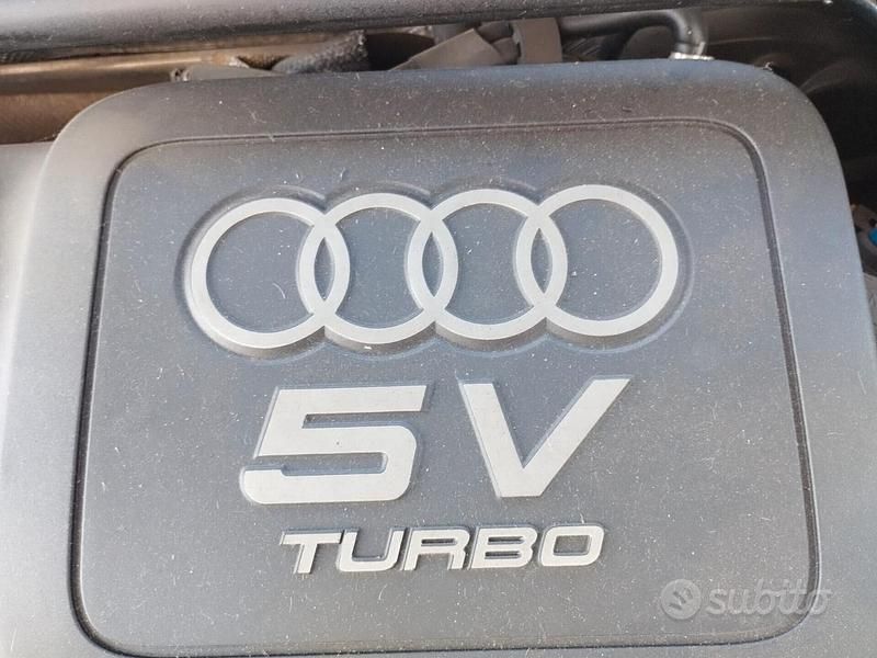 Usata Audi TT Roadster 179 CV (131 kW) 2002 Grigio Cabrio