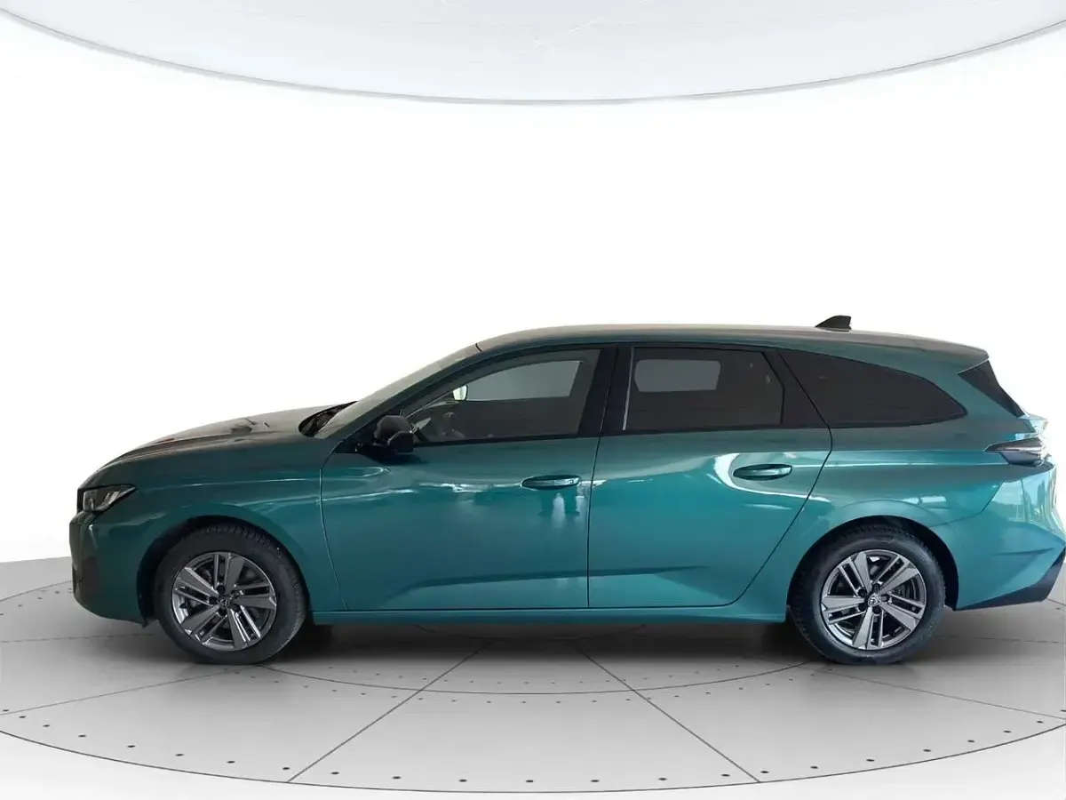 Usata Peugeot 308 SW Allure 131 CV (96 kW) 2024 Blu metallizzato Station wagon