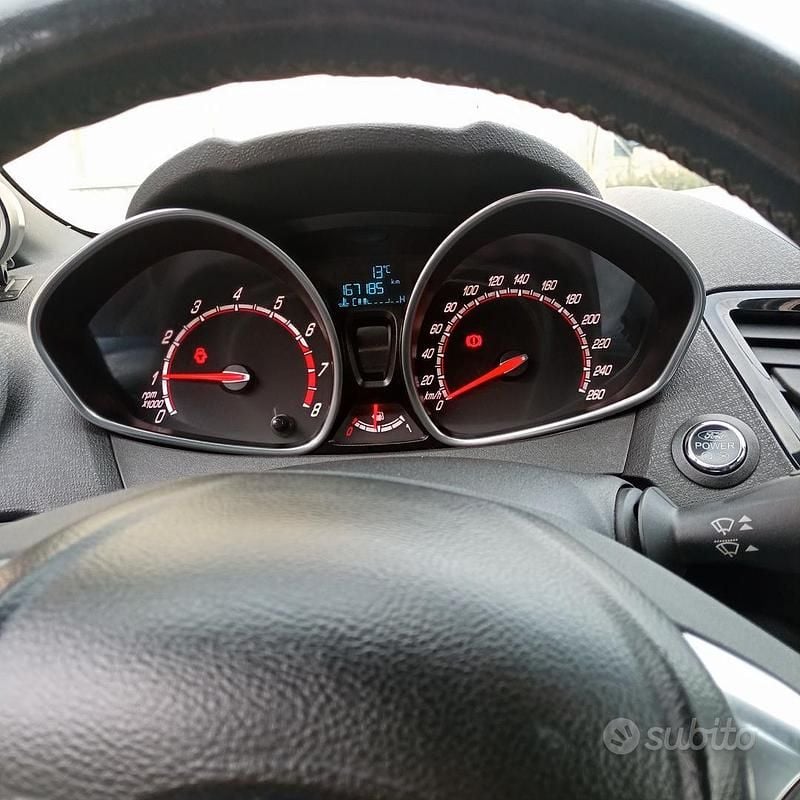 Begagnad Ford Fiesta ST 182 HK (133 kW) 2015 Vit Sedan