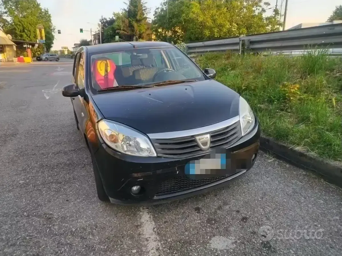 Usata Dacia Sandero 75 CV (55 kW) 2012 Nero Berlina