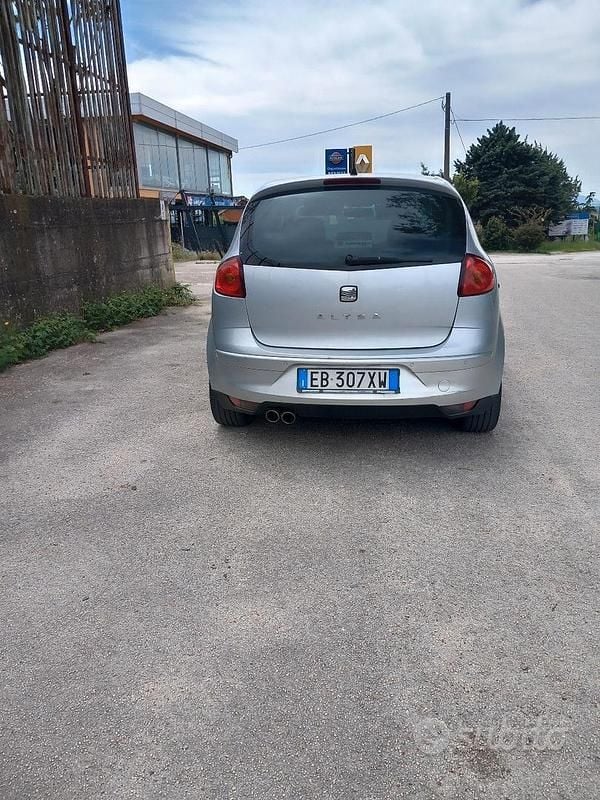 Usata Seat Altea 105 CV (77 kW) 2010 Grigio Berlina