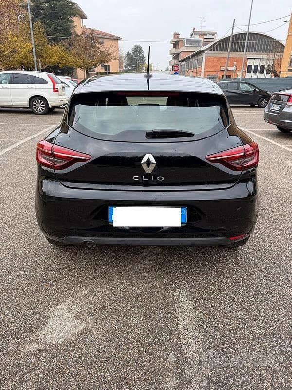 Usata Renault Clio V SE 67 CV (49 kW) 2021 Nero Berlina