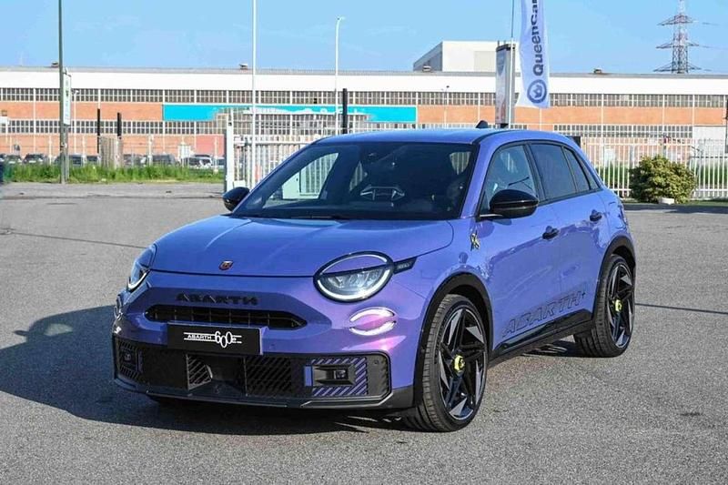 Nuova Abarth 600e Scorpionissima 206 kW (281 CV) 2025 Viola SUV