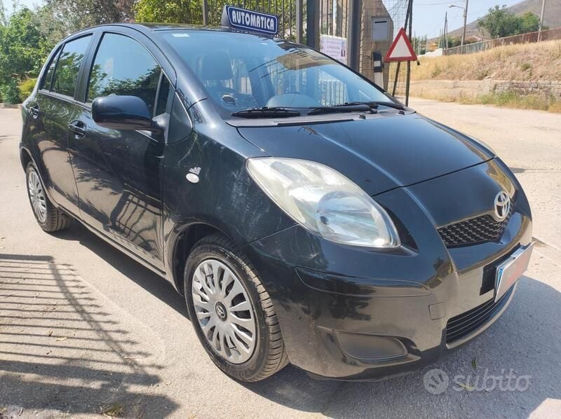Usata Toyota Yaris 90 CV (66 kW) 2009 Nero Berlina