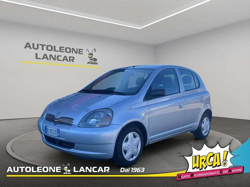 Usata Toyota Yaris Sol 68 CV (50 kW) 2000 Grigio Berlina