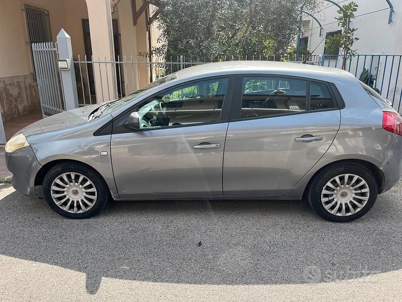 Usata Fiat Bravo 105 CV (77 kW) 2011 Grigio Utilitaria