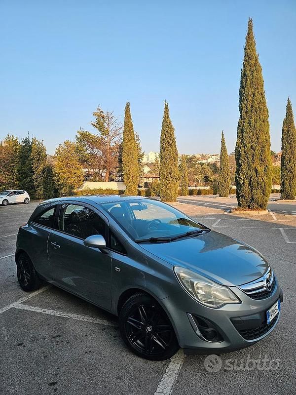 Usata Opel Corsa 2012 Grigio Utilitaria