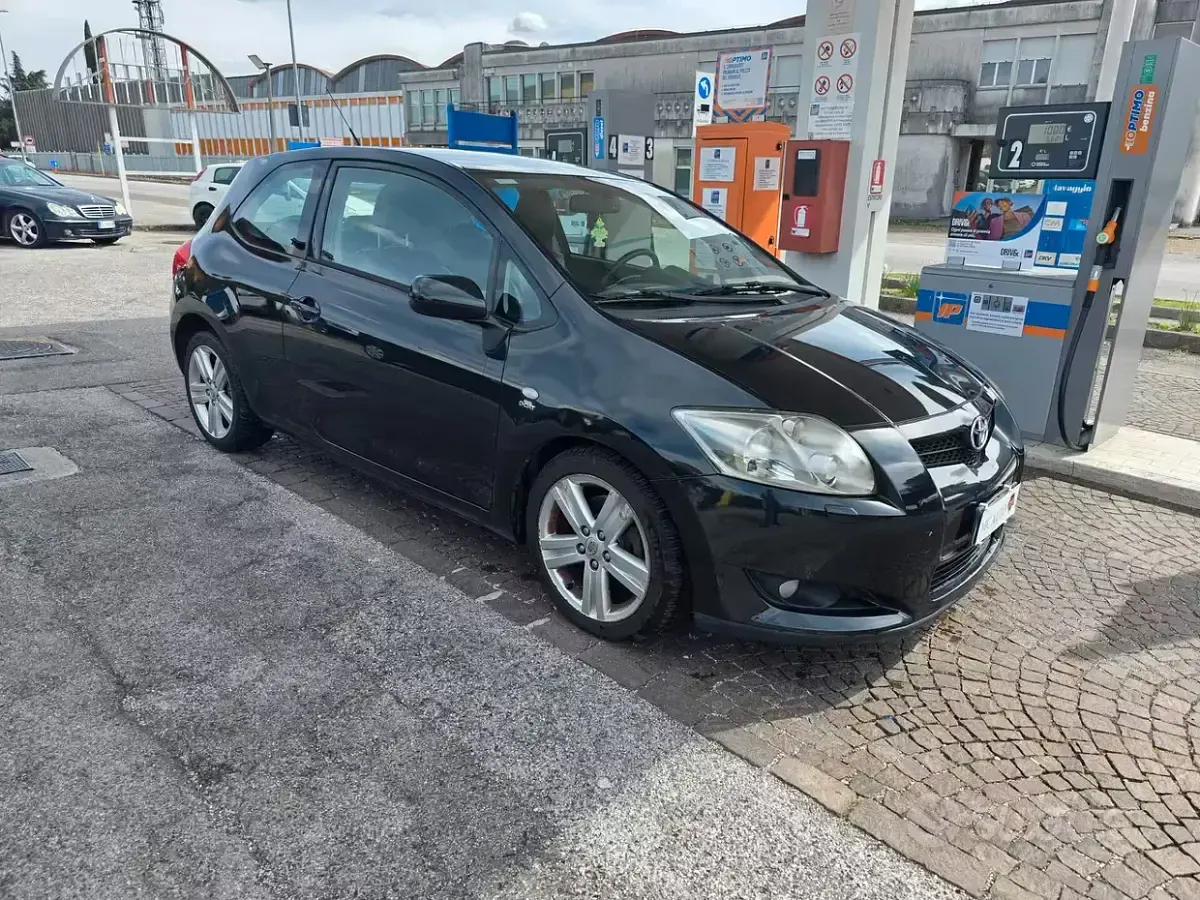 Usata Toyota Auris 177 CV (130 kW) 2008 Nero Utilitaria