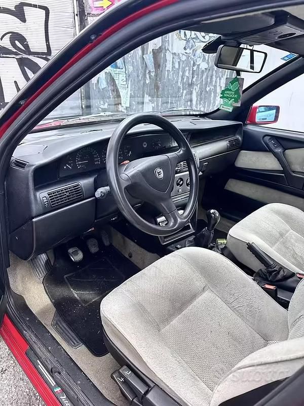 Usata Lancia Delta 75 CV (55 kW) 1993 Rosso Utilitaria