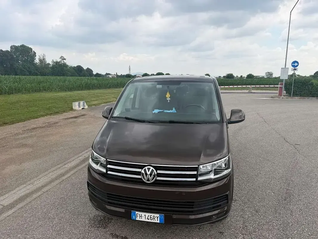 Usata VW Caravelle 150 CV (110 kW) 2017 Furgone