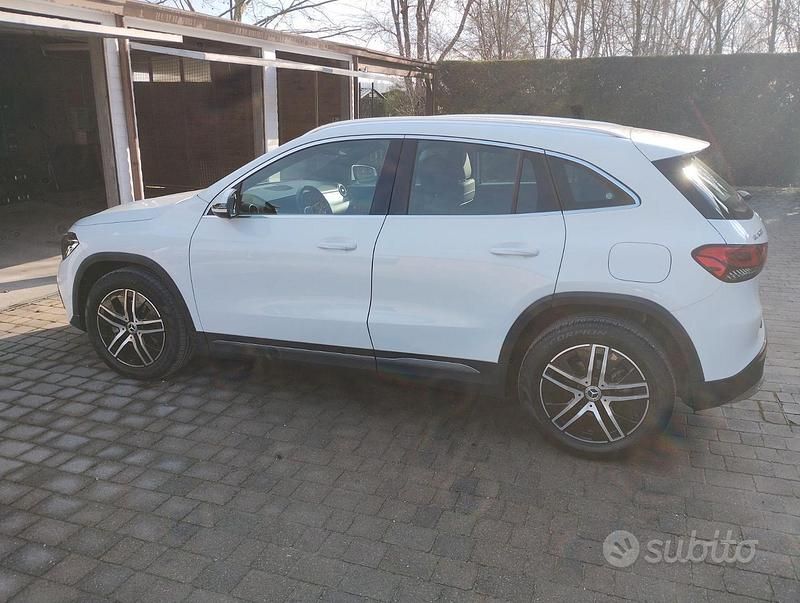 Usata Mercedes GLA200 163 CV (119 kW) 2020 Bianco SUV