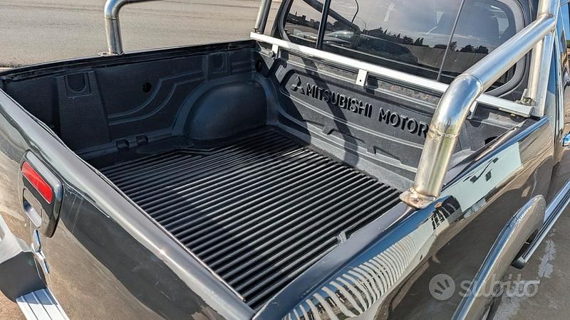 Usata Mitsubishi L200 Intense 136 CV (100 kW) 2007 Nero Pick-up