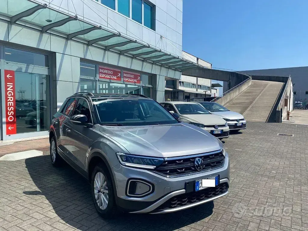 Usata VW T-Roc Life 150 CV (110 kW) 2024 Grigio SUV