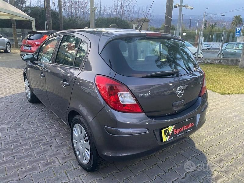 Usata Opel Corsa 75 CV (55 kW) 2012 Grigio Berlina