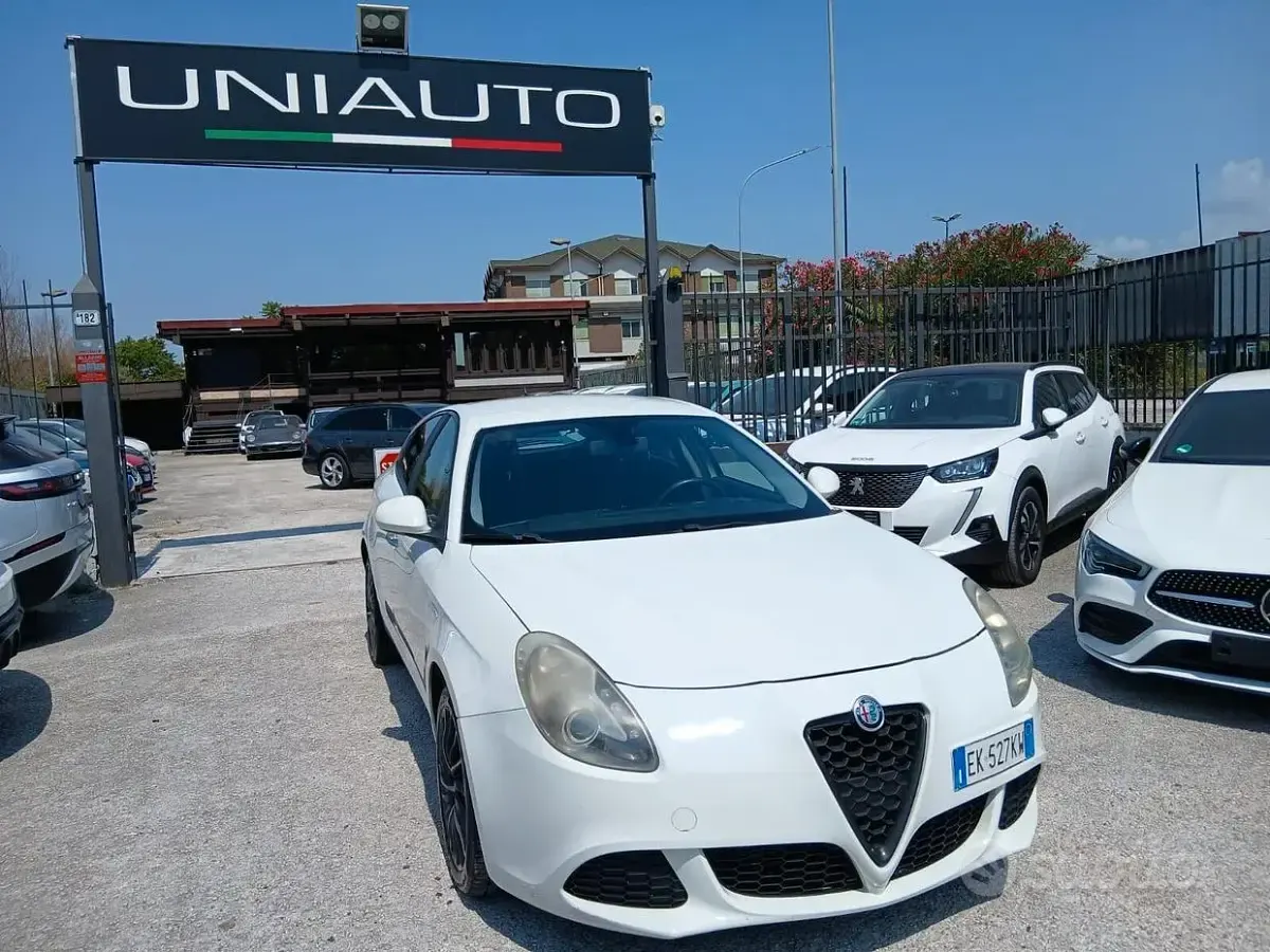 Usata Alfa Romeo Giulietta 105 CV (77 kW) 2011 Bianco Utilitaria