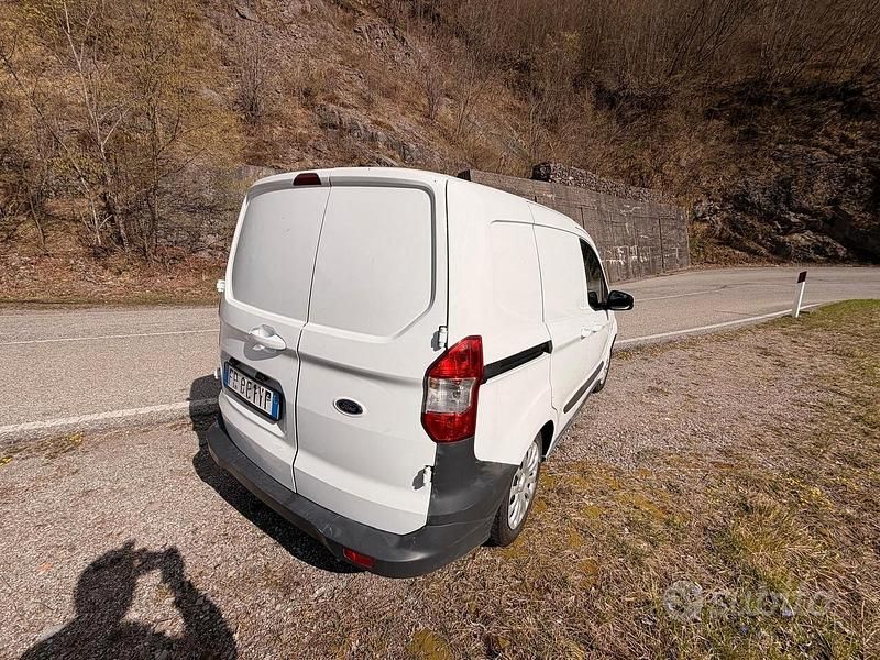 Usata Ford Courier 75 CV (55 kW) 2016 Bianco Monovolume