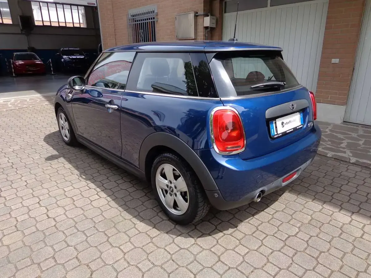 Begagnad Mini One D Business 95 HK (69 kW) 2017 Blå Halvkombi