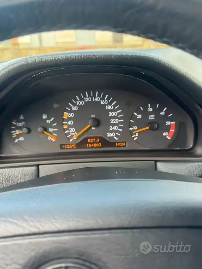 Usata Mercedes E250 Elegance 150 CV (110 kW) 1998 Grigio Berlina