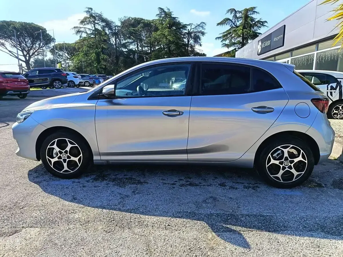 Nuova MG MG3 Luxury 102 CV (75 kW) 2026 Grigio hampsted Utilitaria