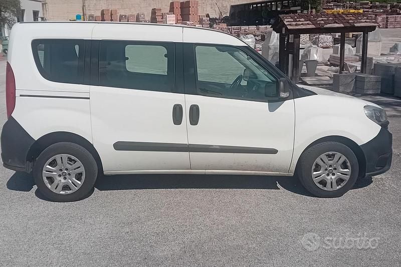 Usata Fiat Doblò 90 CV (66 kW) 2017 Bianco Monovolume