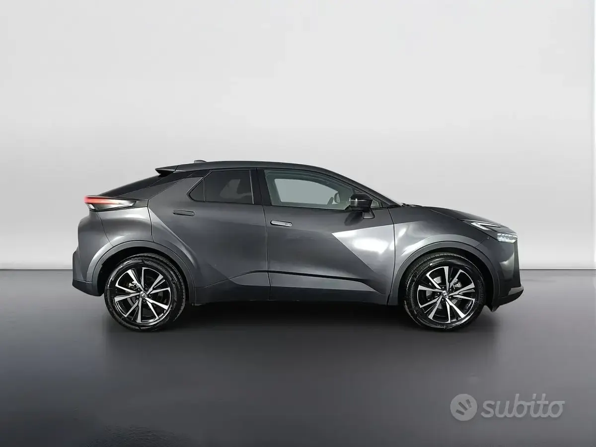 Usata Toyota C-HR Trend 152 CV (111 kW) 2024 Dark grey met SUV