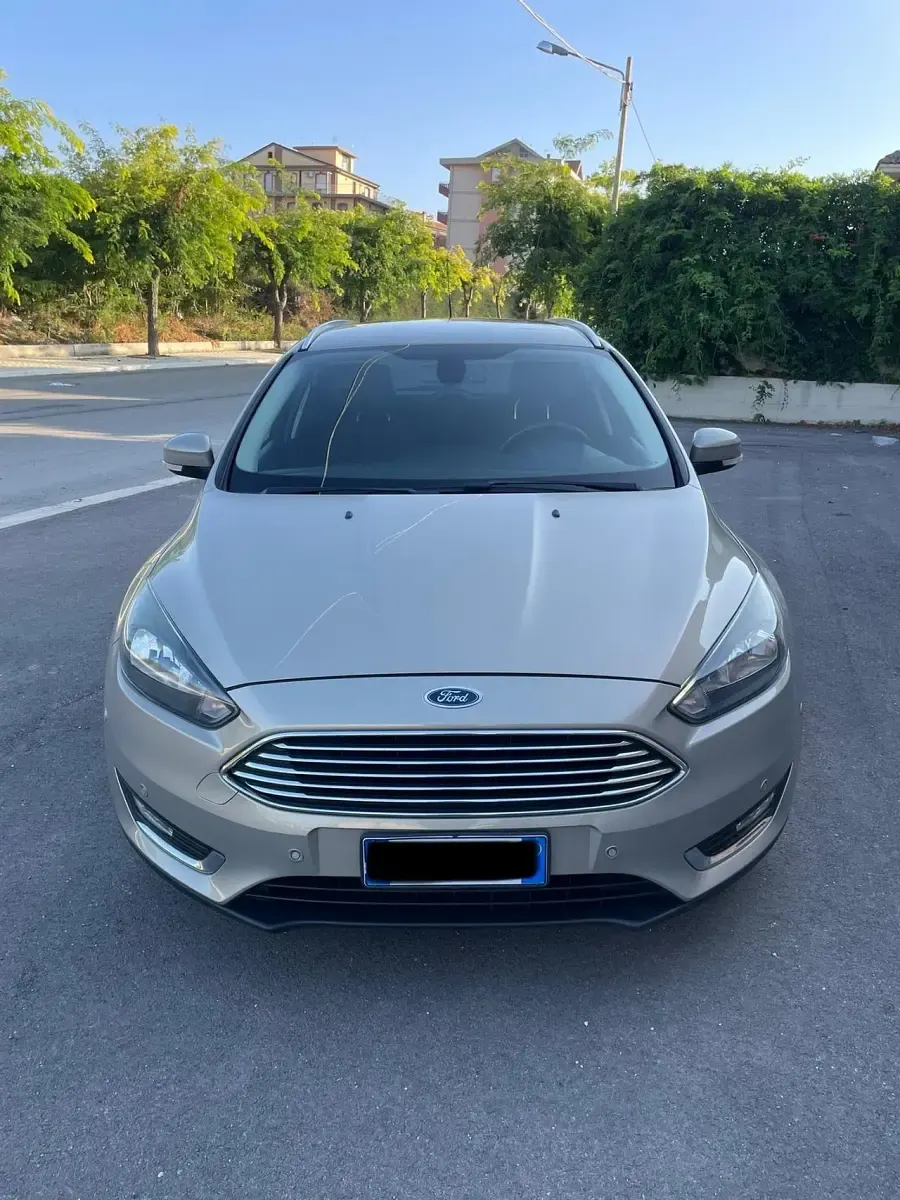 Usata Ford Focus Titanium 120 CV (88 kW) 2016 Oro Station wagon
