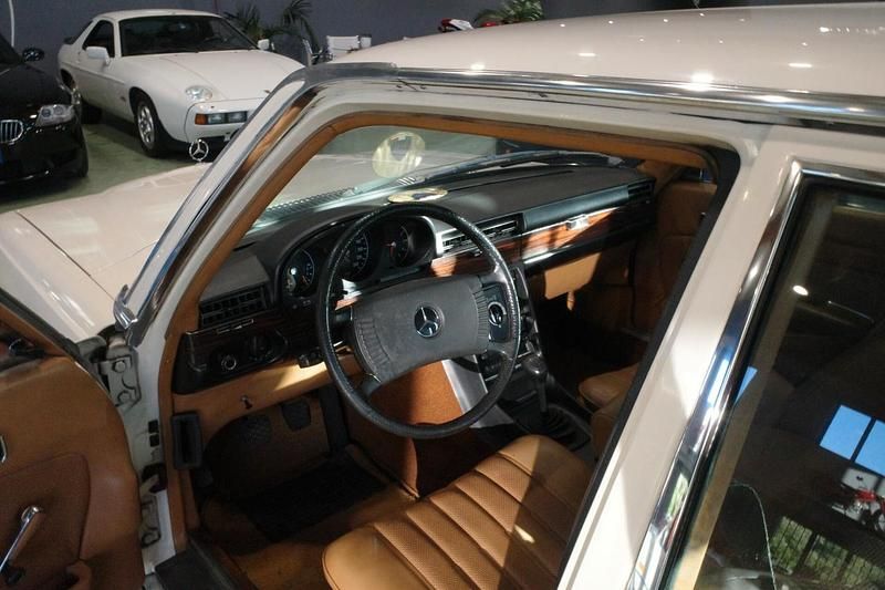 Usata Mercedes S280 160 CV (117 kW) 1972 Bianco/crema Berlina