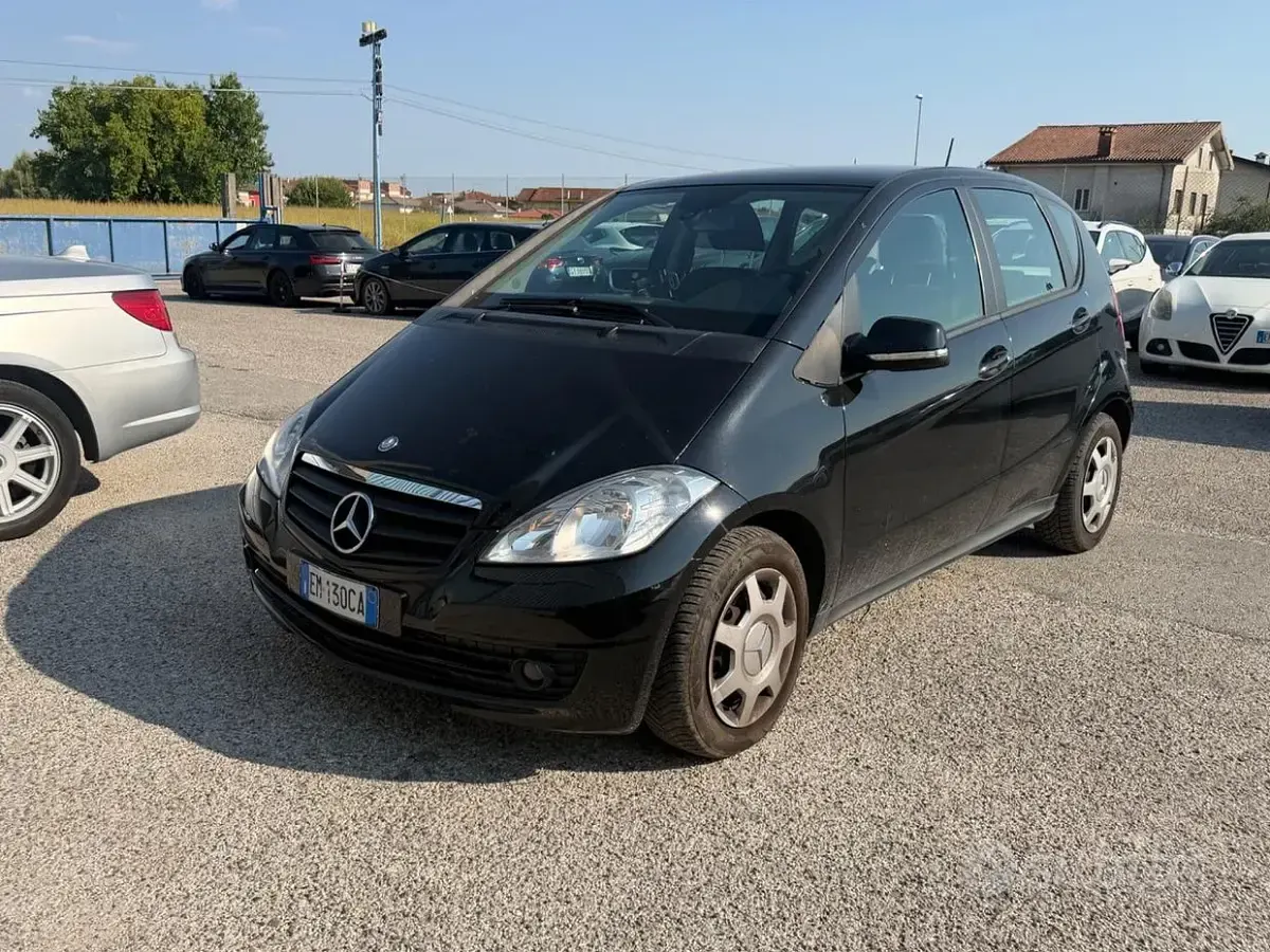 Usata Mercedes A180 Elegance 109 CV (80 kW) 2012 Nero Utilitaria