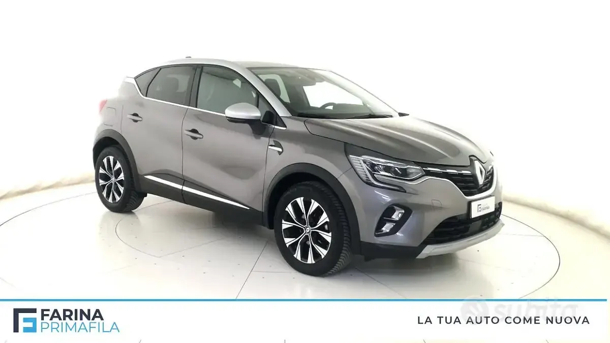 Usata Renault Captur Techno 91 CV (66 kW) 2024 Grigio scuro tetto grigio chiaro SUV