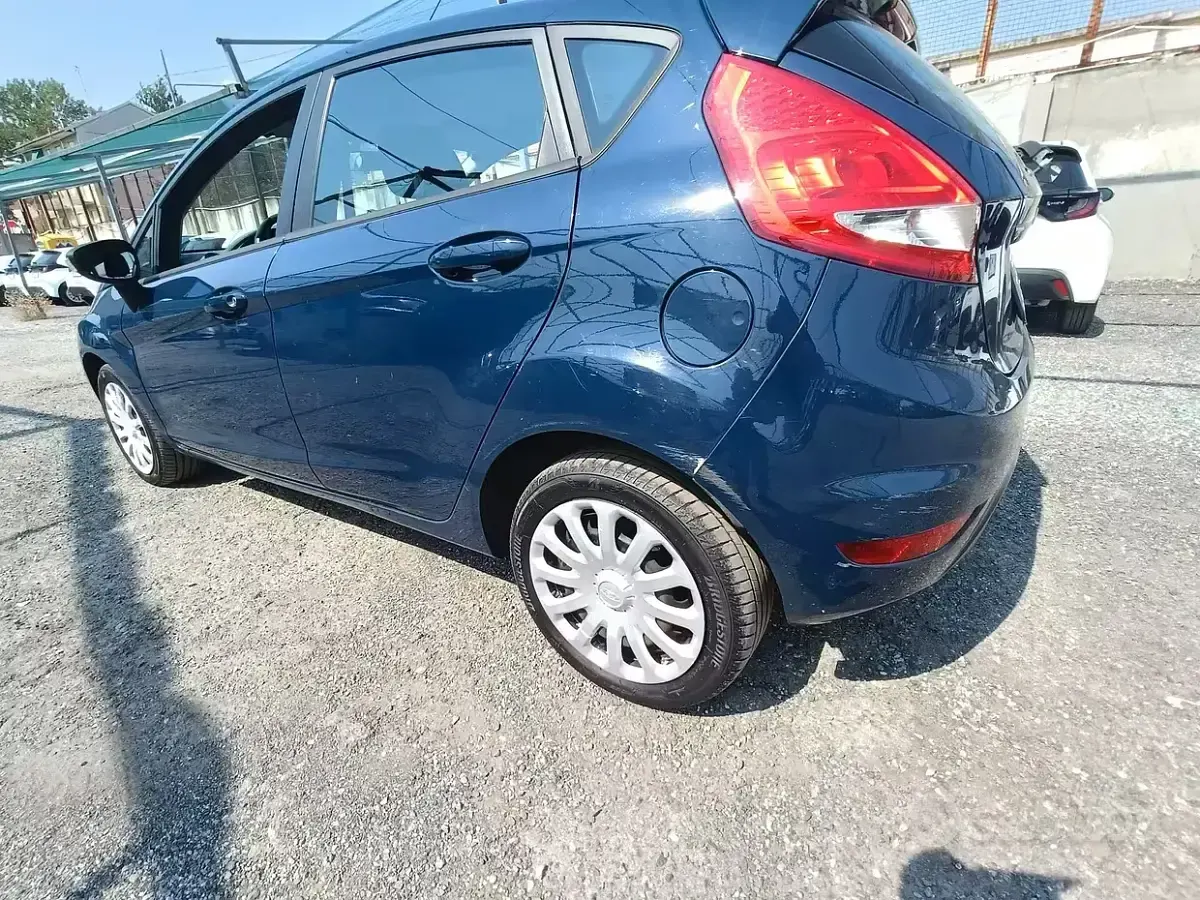 Usata Ford Fiesta 82 CV (60 kW) 2010 Bluazzurro Berlina