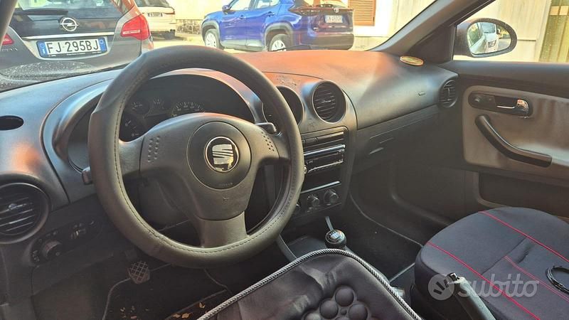 Usata Seat Ibiza 63 CV (46 kW) 2002 Grigio Utilitaria