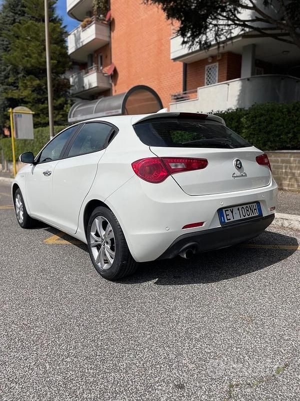 Usata Alfa Romeo Giulietta Progression 119 CV (87 kW) 2015 Bianco Utilitaria