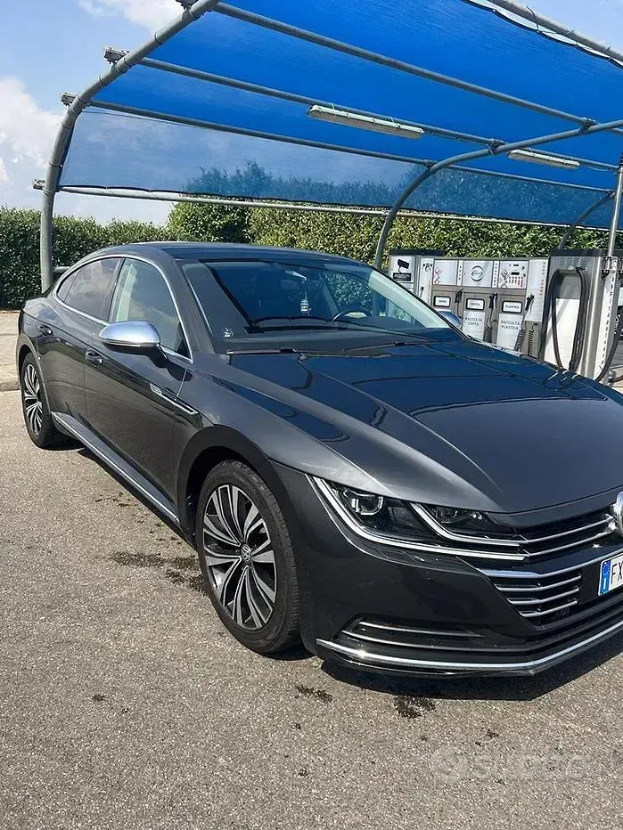 Usata VW Arteon 150 CV (110 kW) 2019 Grigio Utilitaria