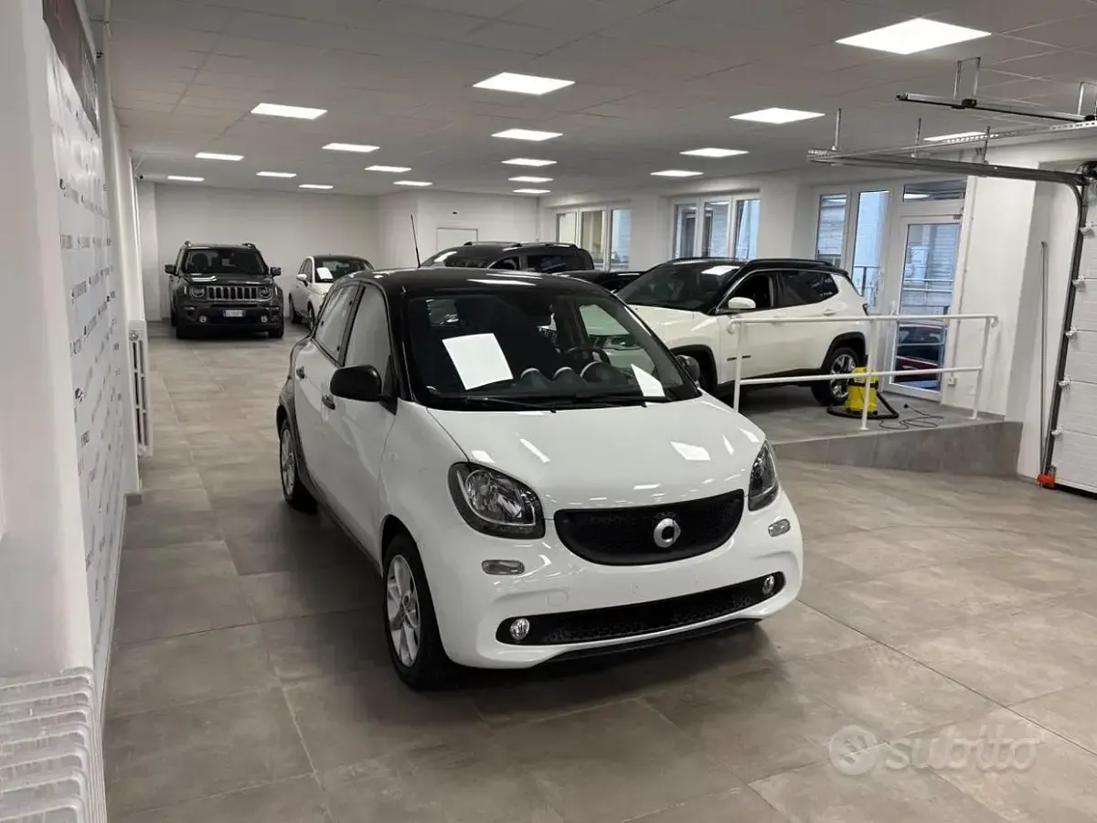 Begagnad Smart ForFour 71 HK (52 kW) 2018 Vit Halvkombi
