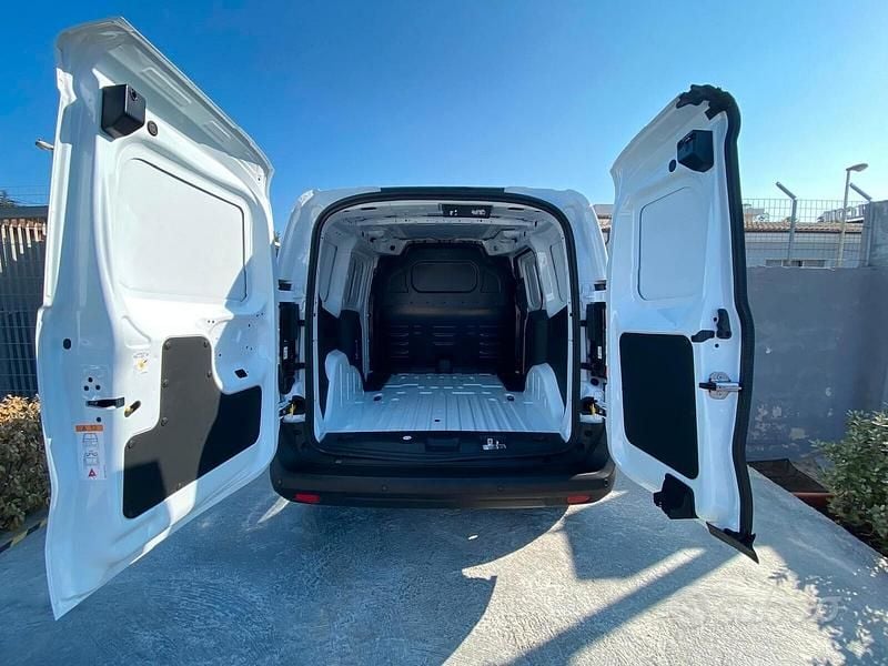 Nuevo Ford Transit 100 CV (73 kW) 2025 Blanco Utilitario