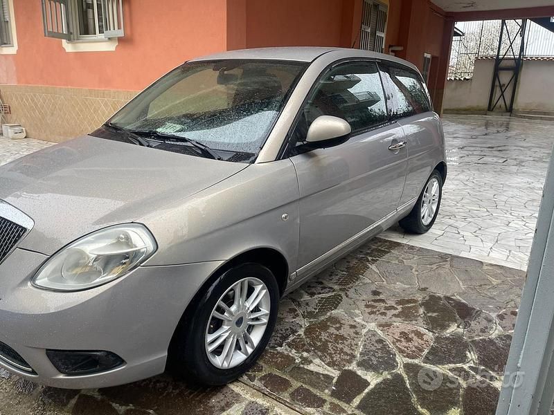 Usata Lancia Ypsilon 75 CV (55 kW) 2010 Grigio Utilitaria