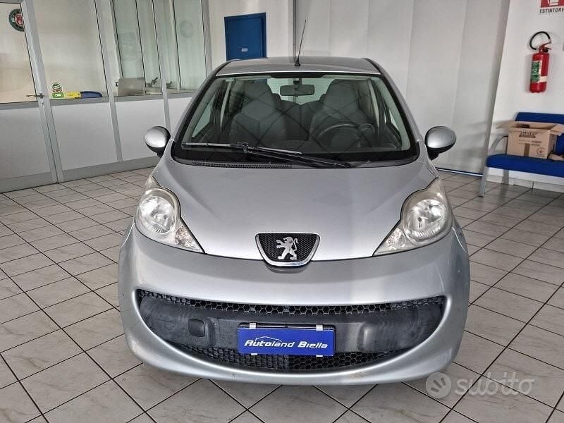 Gebraucht Peugeot 107 54 PS (39 kW) 2007 Silber Kleinwagen