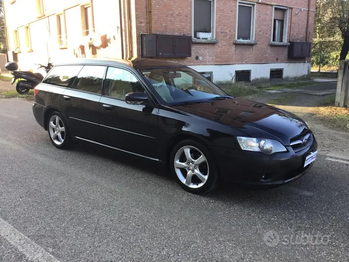 Usata Subaru Legacy 165 CV (121 kW) 2006 Nero Station wagon