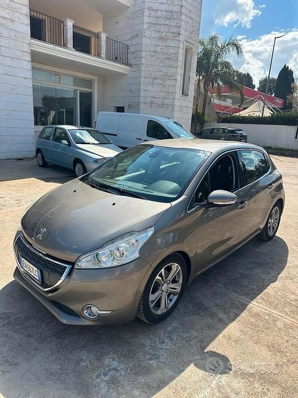 Usata Peugeot 208 95 CV (69 kW) 2012 Grigio Utilitaria