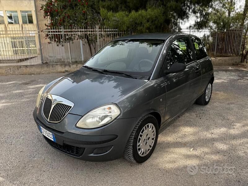 Grigio Usata 2006 Lancia Ypsilon Due volumi | 2900 € (Buon prezzo) - Immagine 1/4