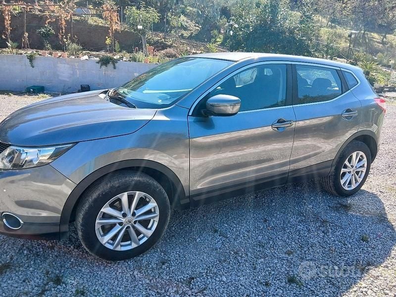 Usata Nissan Qashqai 115 CV (84 kW) 2017 Grigio SUV