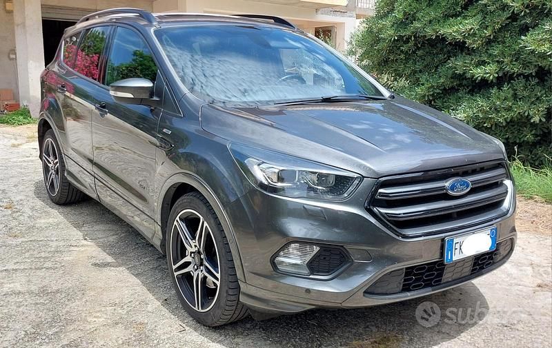 Usata Ford Kuga ST-Line 180 CV (132 kW) 2017 Grigio SUV