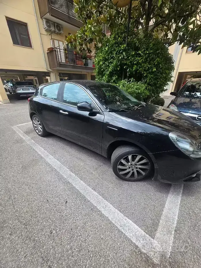 Usata Alfa Romeo Giulietta Distinctive 120 CV (88 kW) 2016 Nero Utilitaria