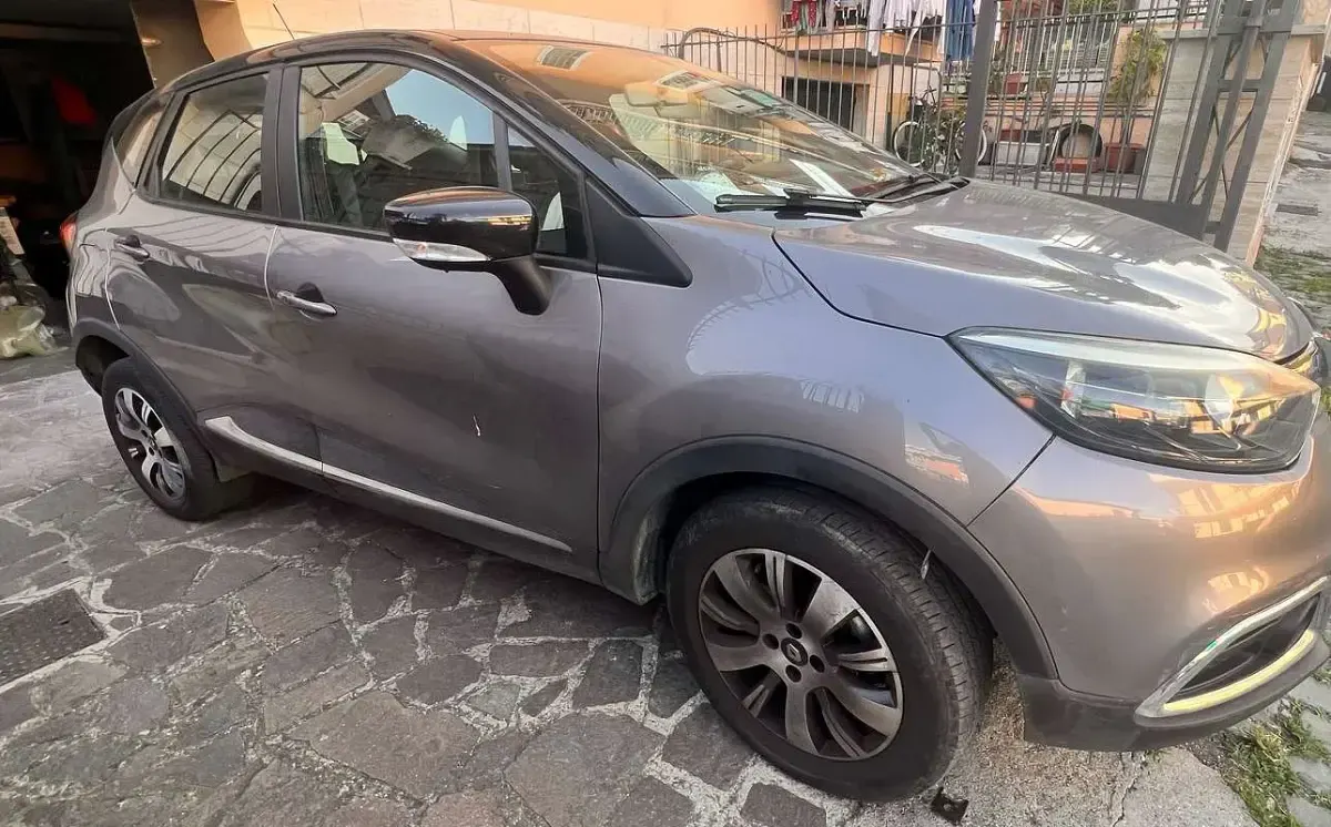 Usata Renault Captur Iconic 90 CV (66 kW) 2016 Grigio SUV
