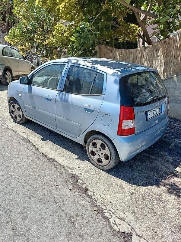 Usata Kia Picanto 65 CV (47 kW) 2008 Blu Utilitaria