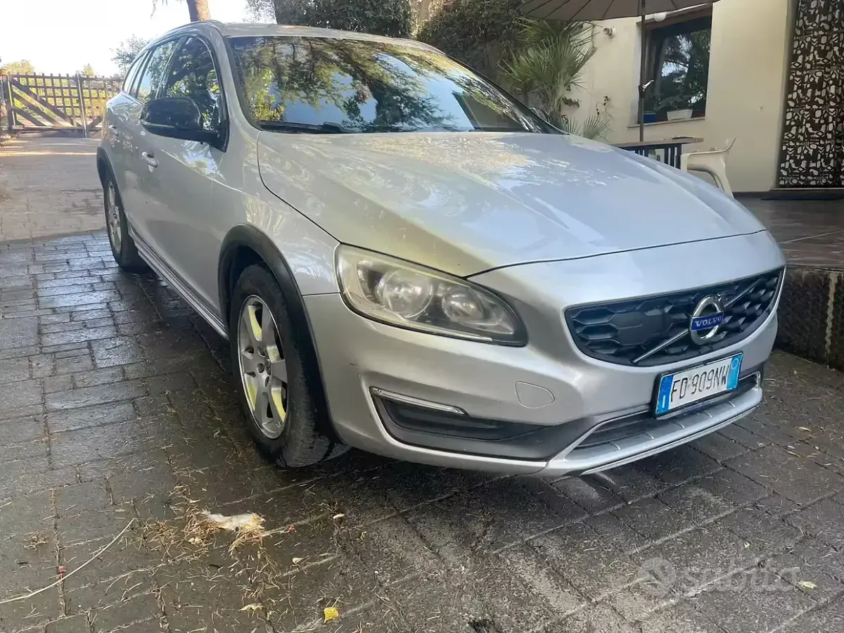 Usata Volvo V60 CC 190 CV (139 kW) 2016 Grigio Station wagon