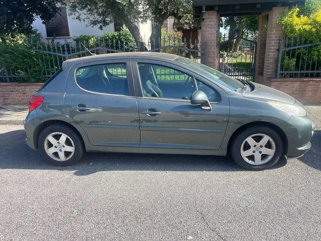Usata Peugeot 207 68 CV (50 kW) 2007 Nero Berlina