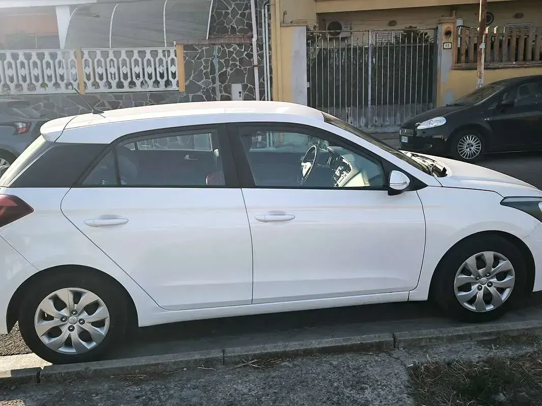 Usata Hyundai i20 Classic 75 CV (55 kW) 2017 Bianco Utilitaria