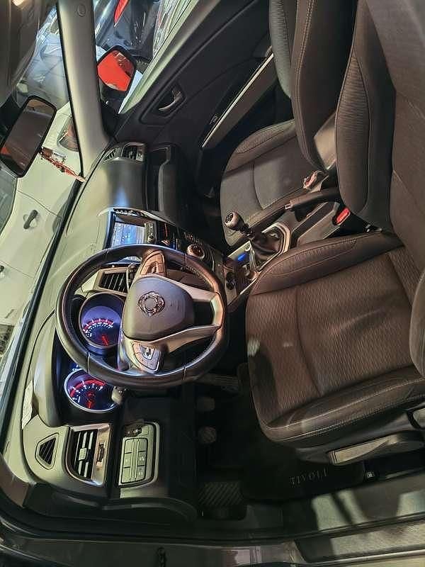 Usata SsangYong Tivoli 128 CV (94 kW) 2020 Grigio SUV