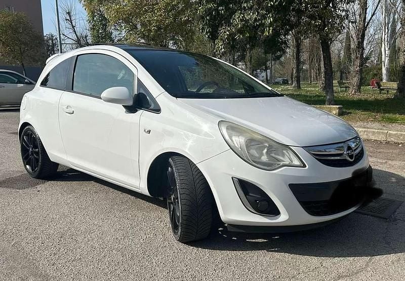 Usata Opel Corsa 86 CV (63 kW) 2012 Bianco Utilitaria